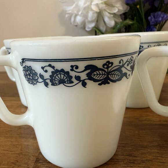 Vintage Corelle Old Town Blue Mugs Set of 4 Fire King Style Milk Glass Floral - Picture 5 of 5